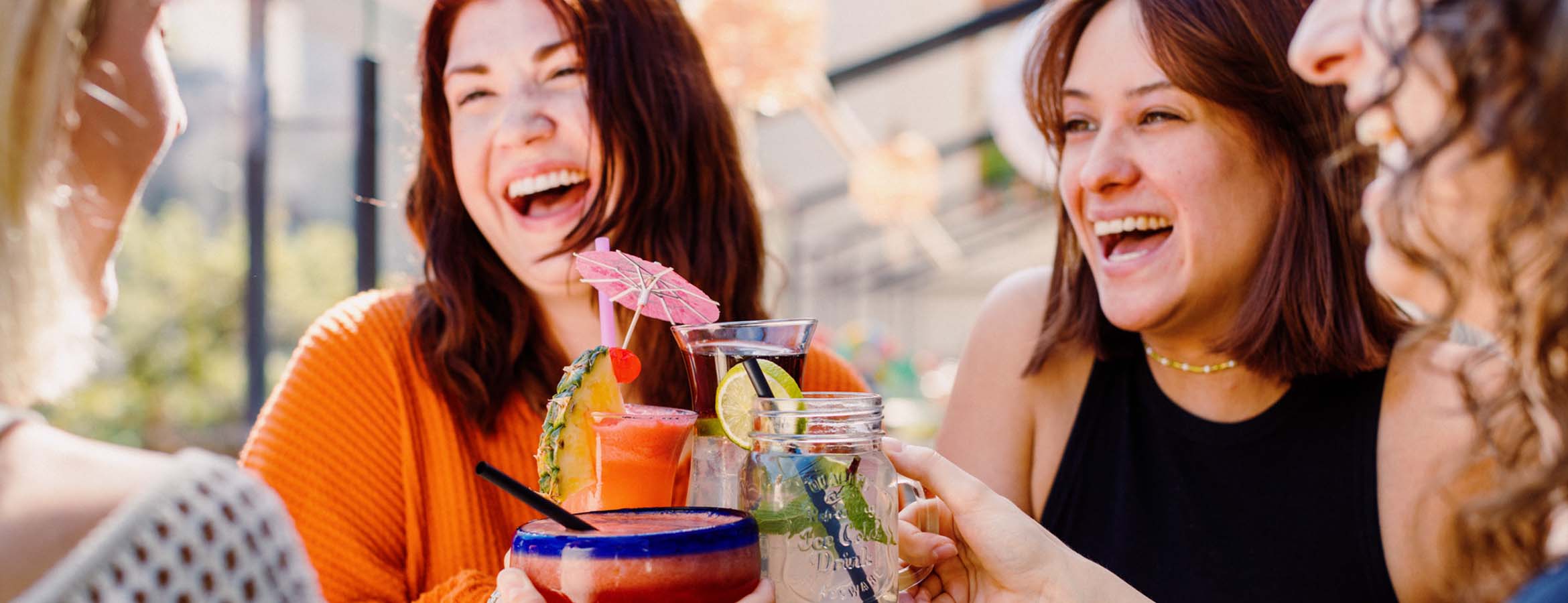 Urlaubsfeeling mit Friends und Cocktails auf der Papa Joe's Terrasse in Basel